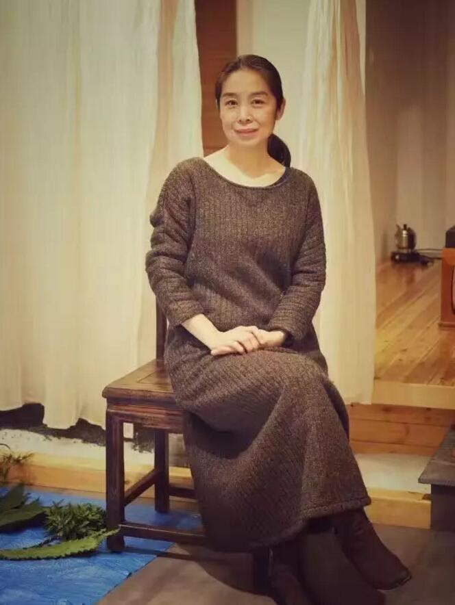 央视一姐辛巴奶奶杨劼,拿起钩针和毛线成优雅女人