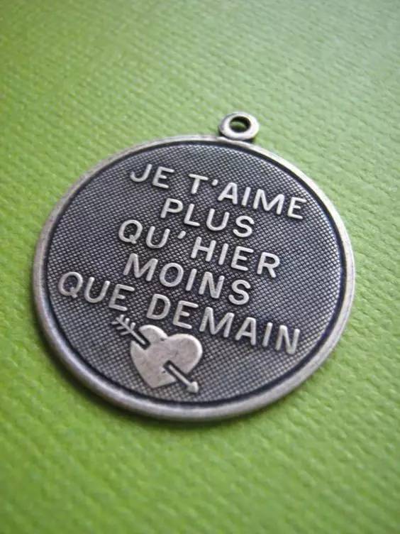 je t"aime plus qu"hier moins que demain.