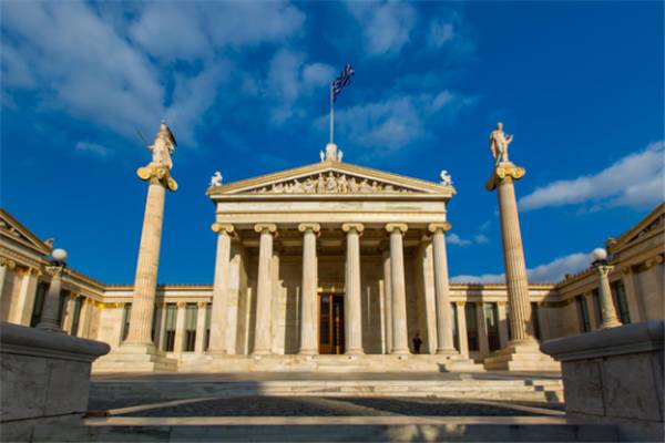 位于一条街上的雅典学院,雅典大学和希腊国家图书馆,代表着