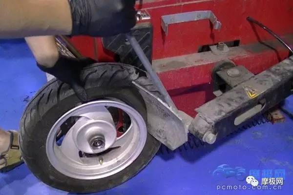 摩托车轮胎安装全过程