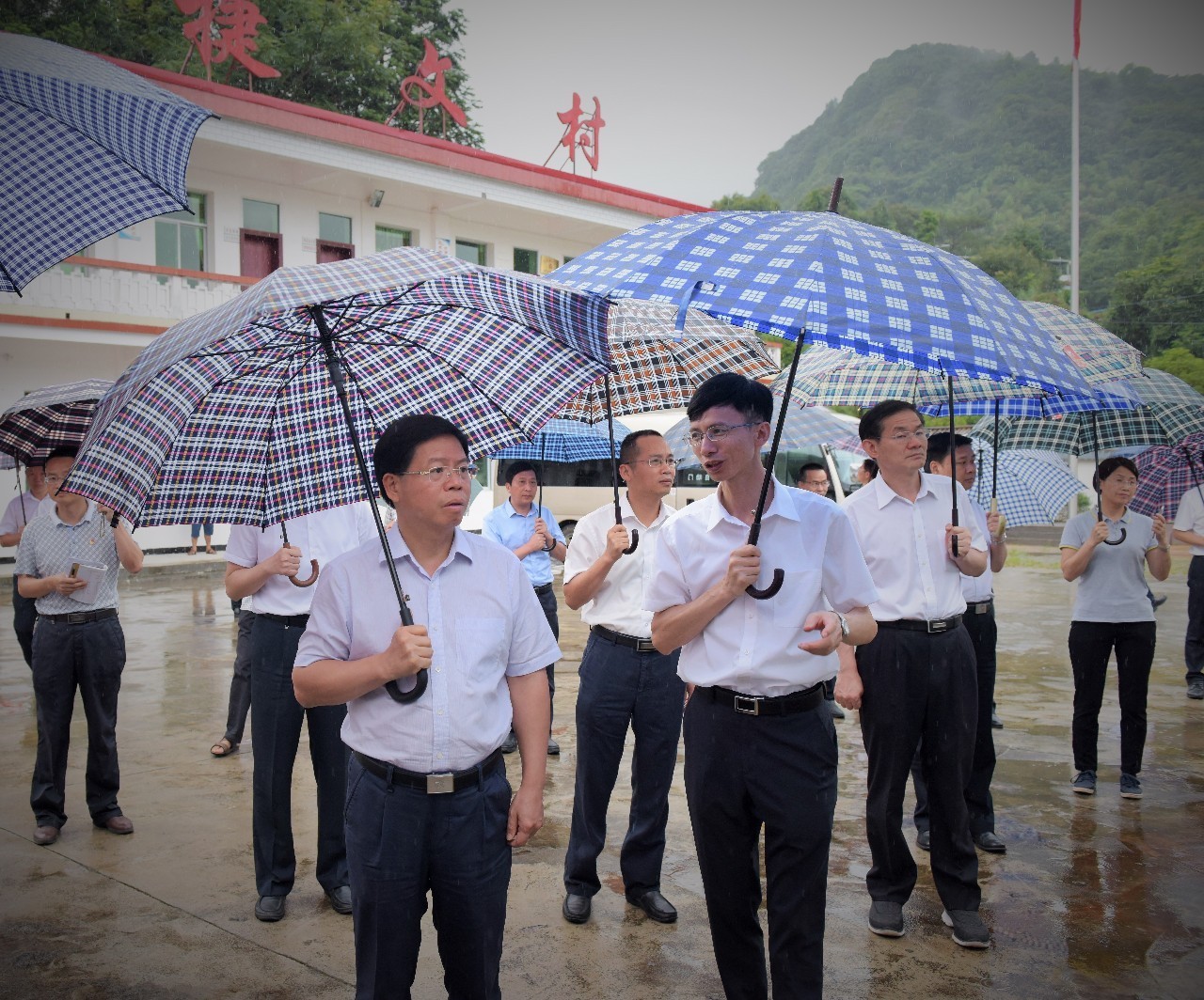 市领导詹昌建,毛高良,张朝阳参加调研,县领导陈厦生,廖卓文