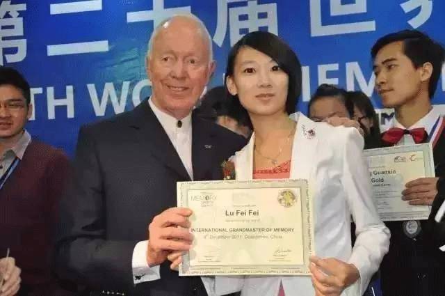3年后,在2011年的第二十届世界脑力锦标赛上,她就作为「中国记忆精英