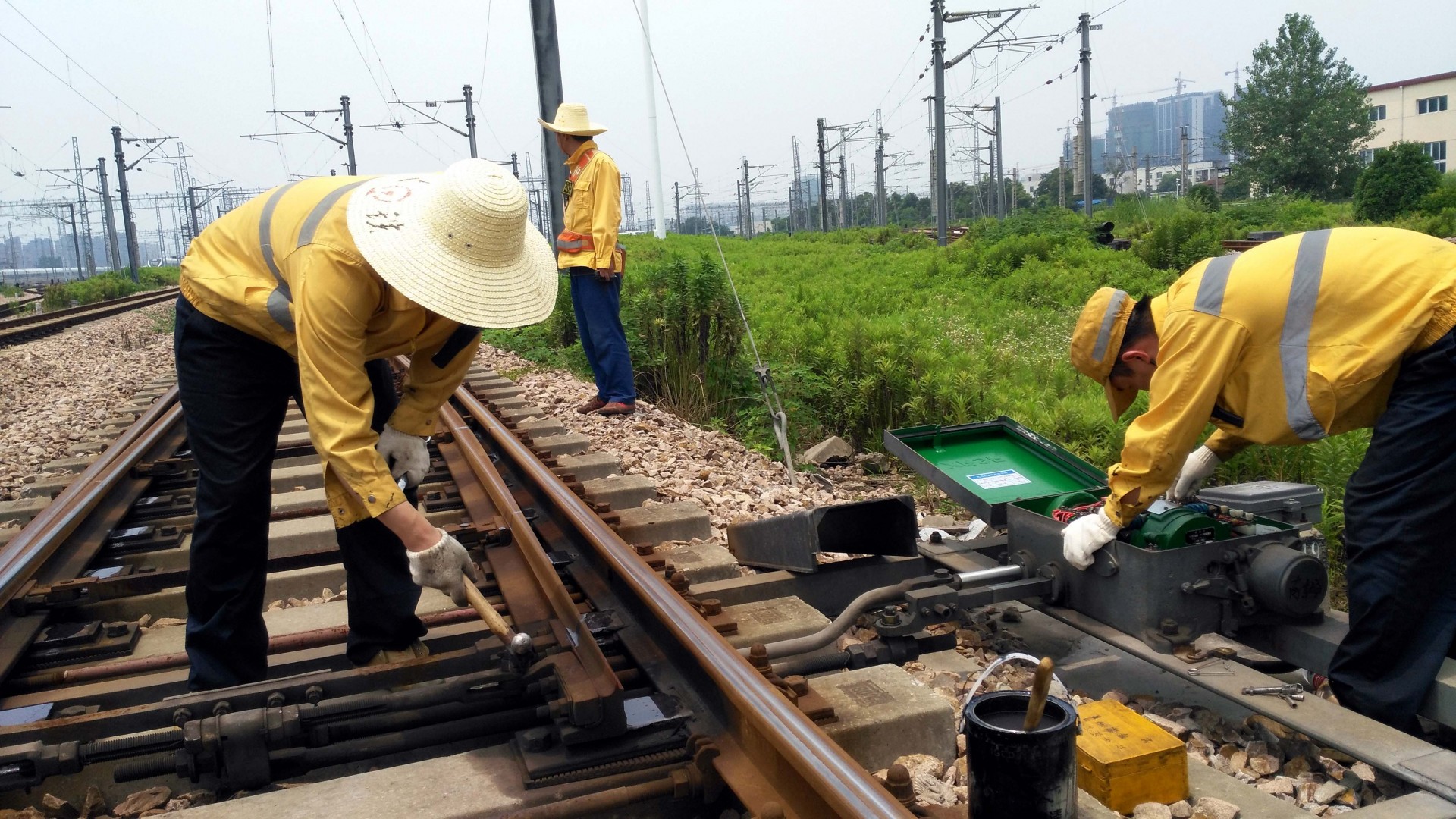 对关键道岔设备进行重点检修