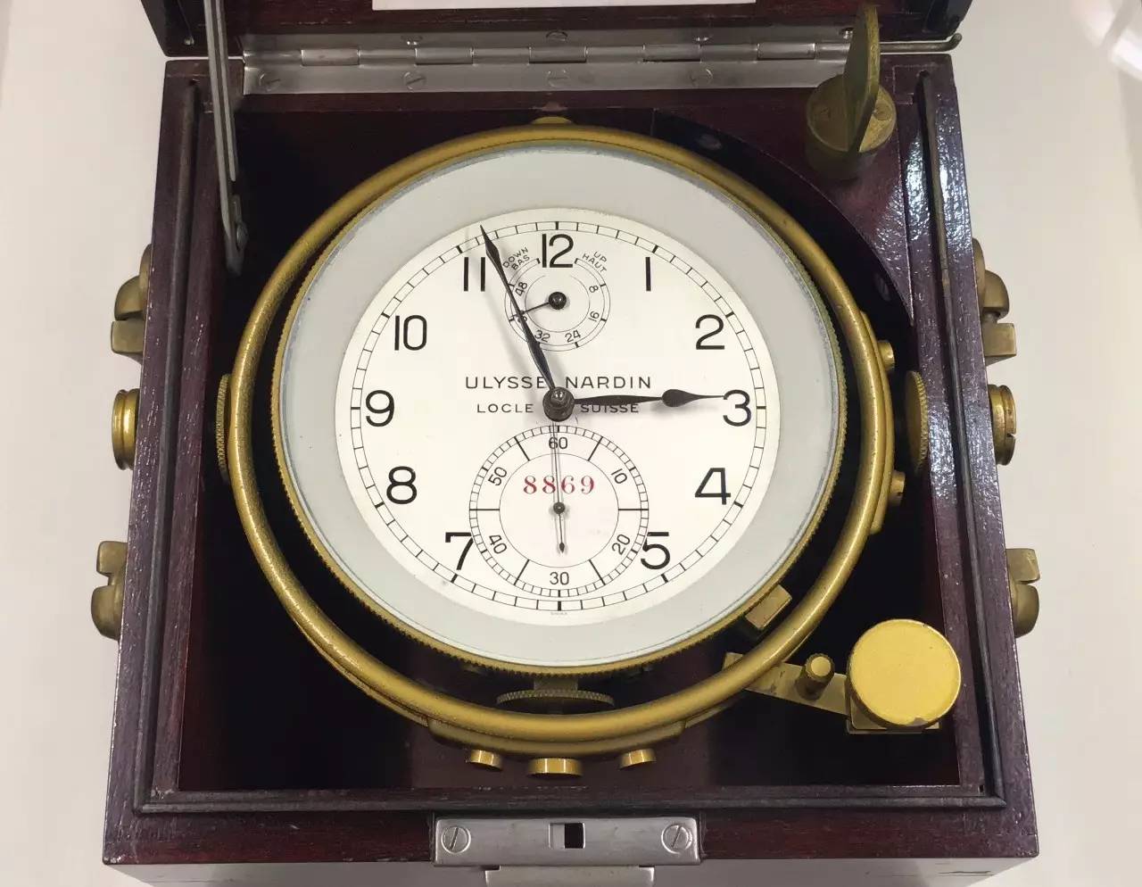 中国航海博物馆收藏了编号8869雅典航海钟