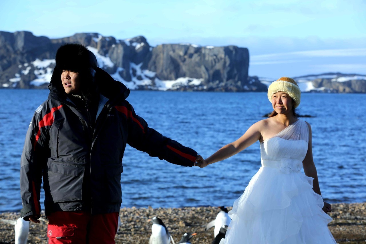 南极拍婚纱照_宝石之国南极石图片