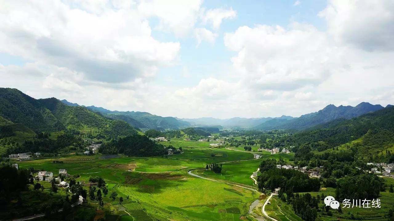 【航拍】务川县黄都镇,还有神奇七柱山!