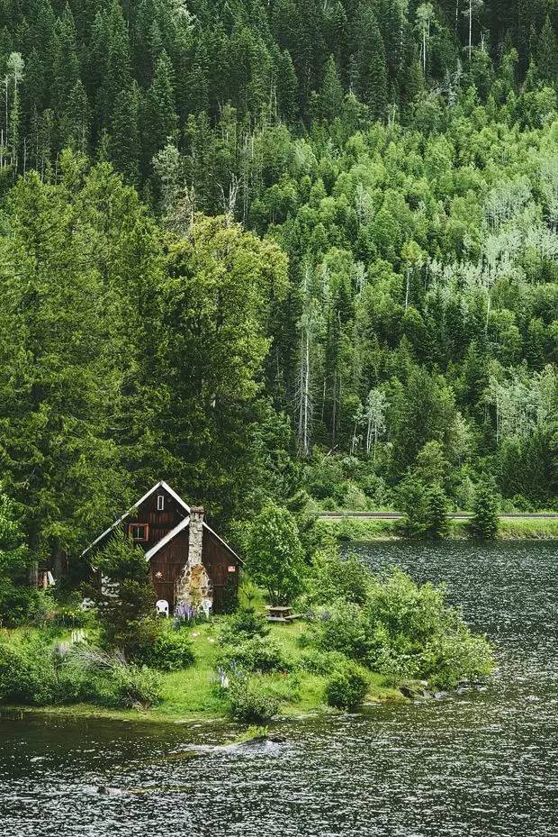 我希望有一天归隐山林山林里有我喜欢的小屋依山傍水