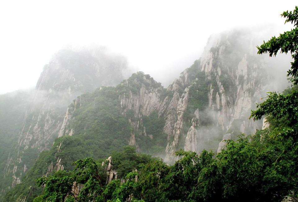 嵩山人口_嵩山少林寺图片