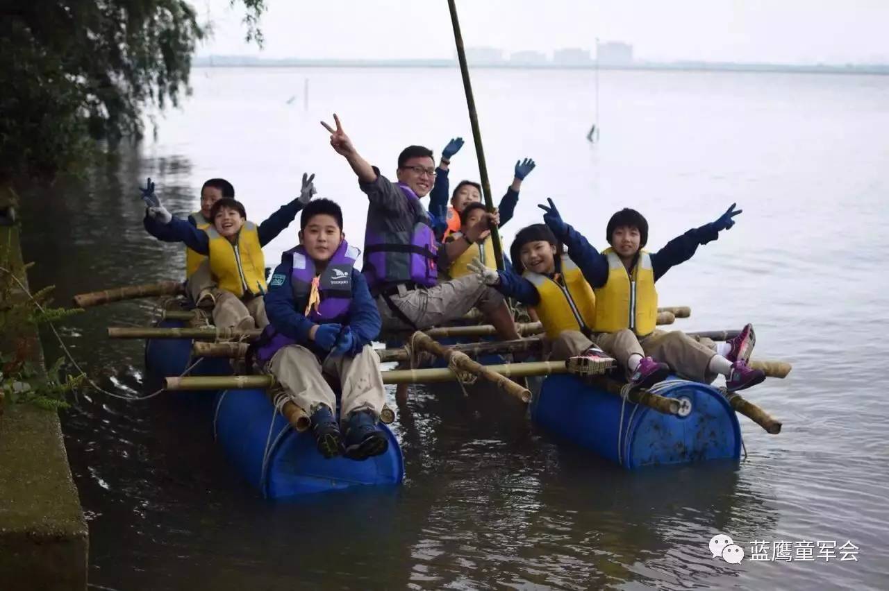 蓝鹰户外生存体验课竹筏泅渡训练营搭建庇护所一起感受户外生存的奥秘