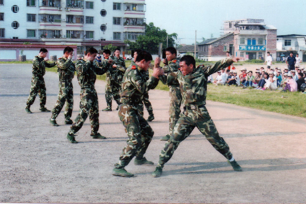 奋斗的青春最出彩 ——武警广东省总队和平县中队传承