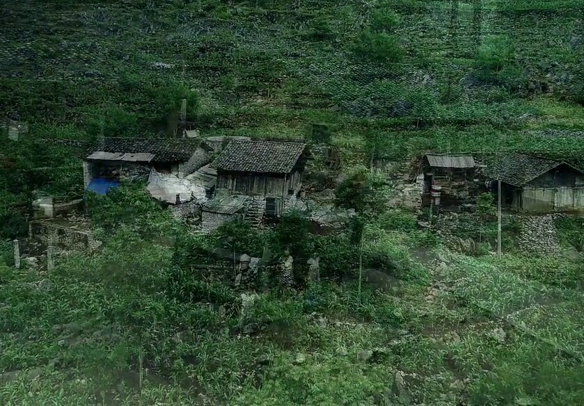 这是一个贫穷的小山村.