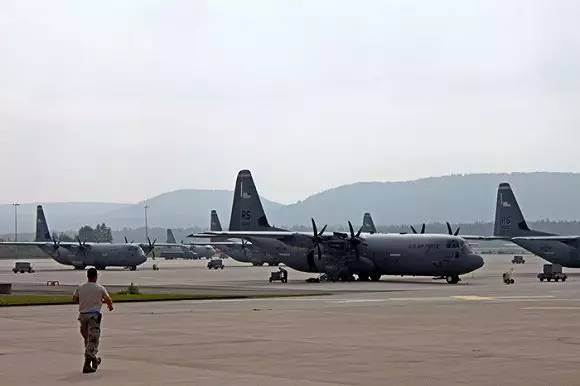 老树新花:c-130j超级大力神运输机