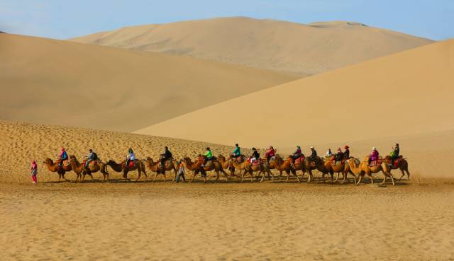 又一个世界第一！京新高速全线通车！穿越沙漠，跨过无人区，从北京到新疆一路美到底！