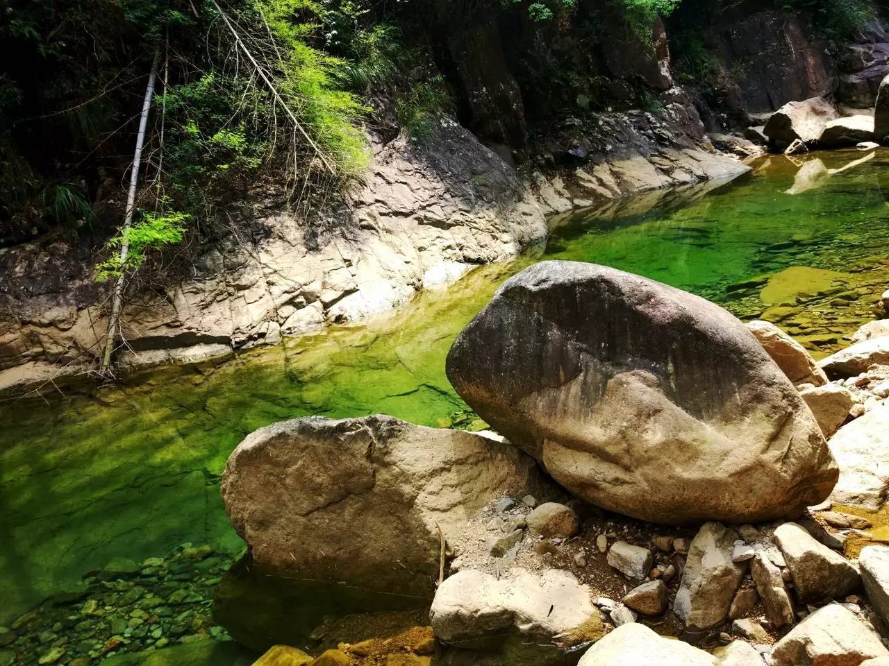 在顺溪的平静悠扬中看那山那溪那人