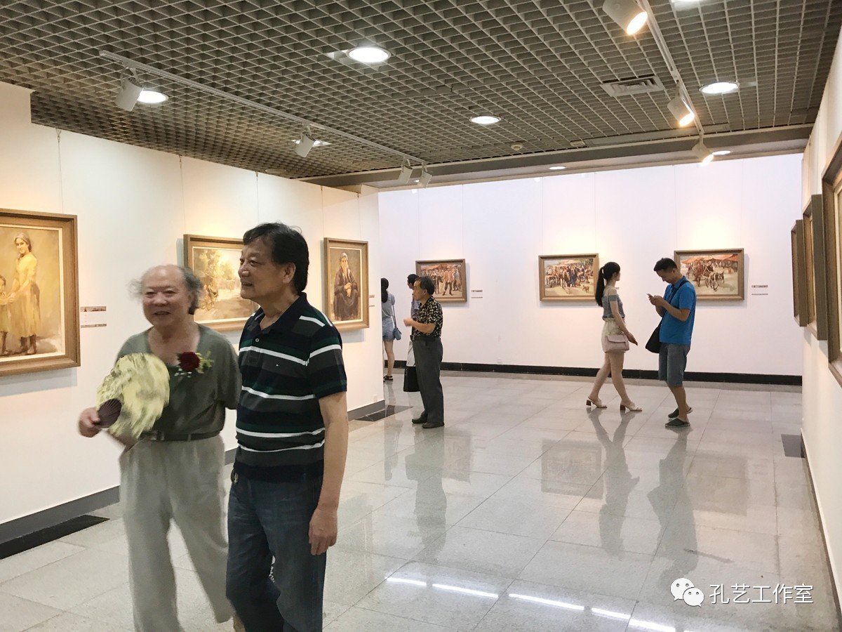 现场一带一路新疆行孔奇油画作品展开幕式