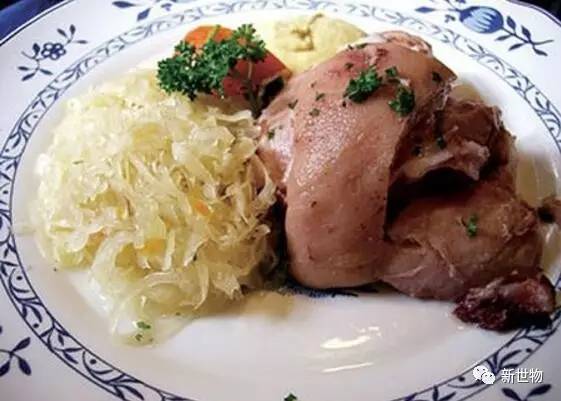 美食 正文 都说俄罗斯人吃酸菜,德国人也吃 怎么吃?