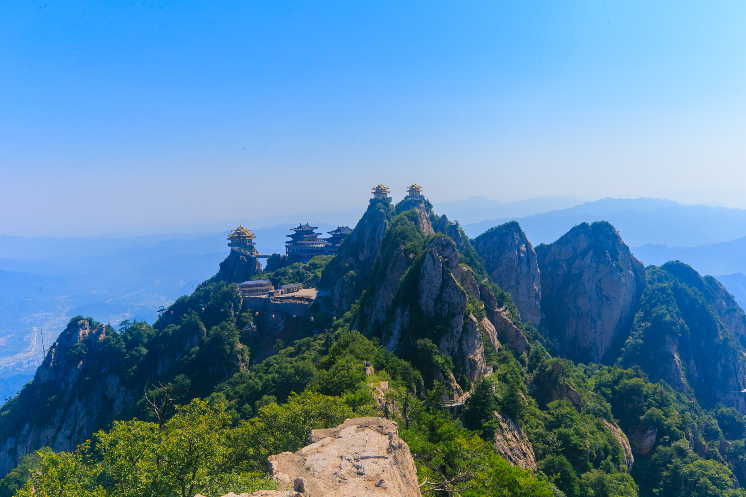 盛夏登顶老君山,一览伏牛众山小.