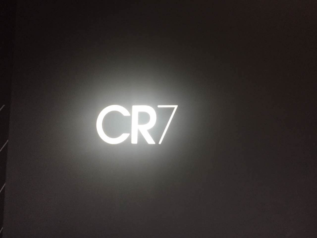 巨大cr7logo