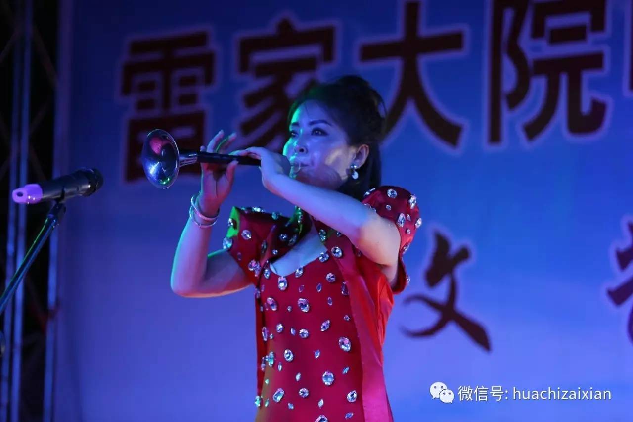 王小妮为华池县林镇乡雷家大院啤酒节闭幕文艺晚会助演献唱全程视频