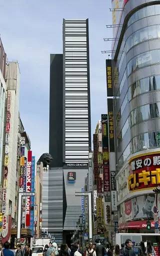 另外,歌舞伎町最有名之处在于"哥斯拉,它是一头距离地面40米,身高12