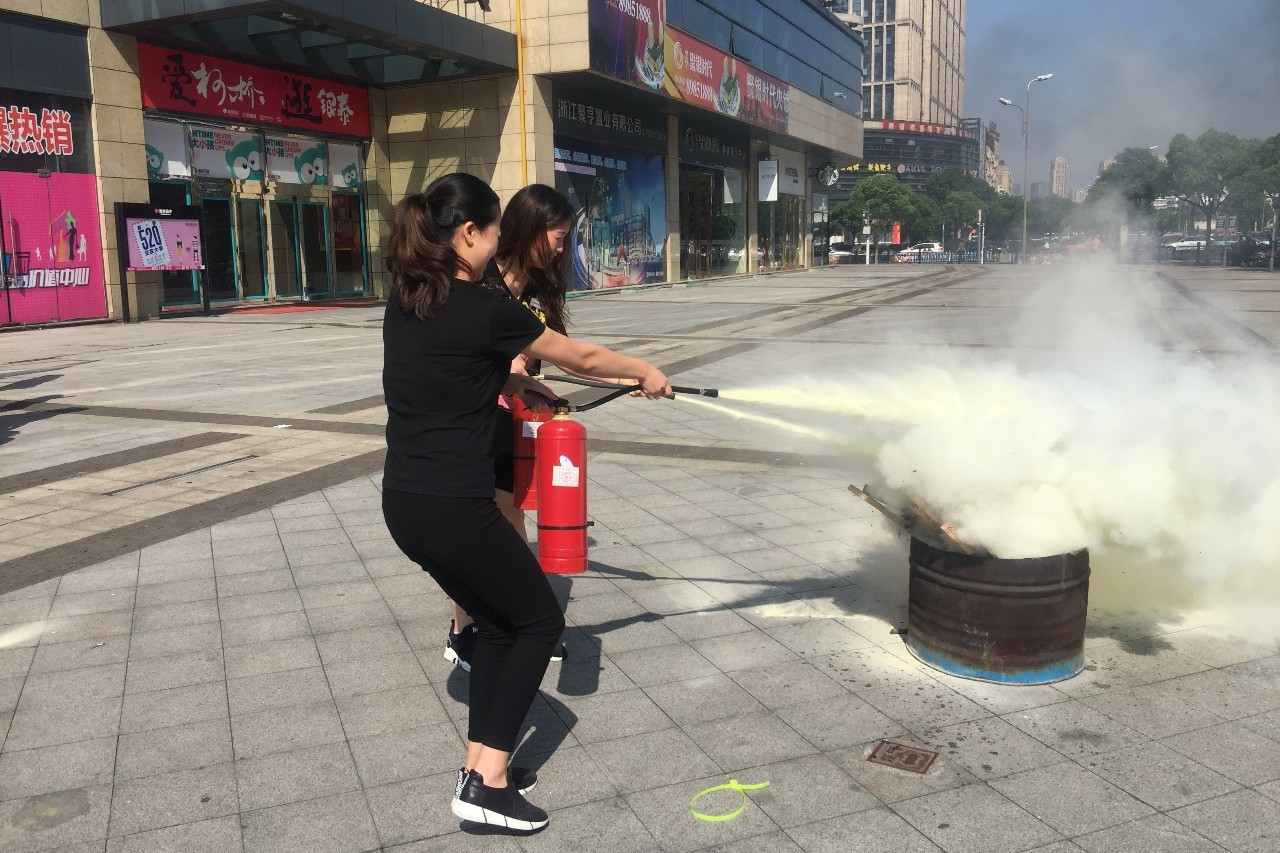 社会 正文  河南区域开封小浪底润城消防演练 在各个小区模拟发生火灾