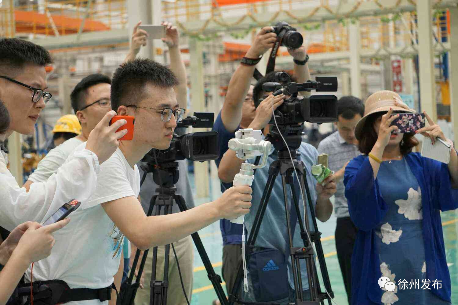 前两天,采访团走进徐州,用文字,镜头立体记录徐州发展新成就.