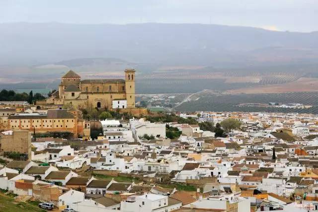 西班牙高失业率的无名小镇,被《权力的游戏》