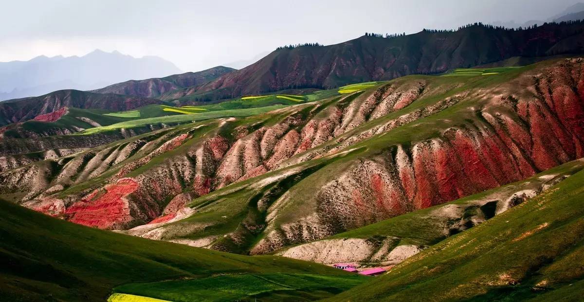 宫殿式丹霞天地造中国最美的六大草原 第6名—祁连山草原中国最美的