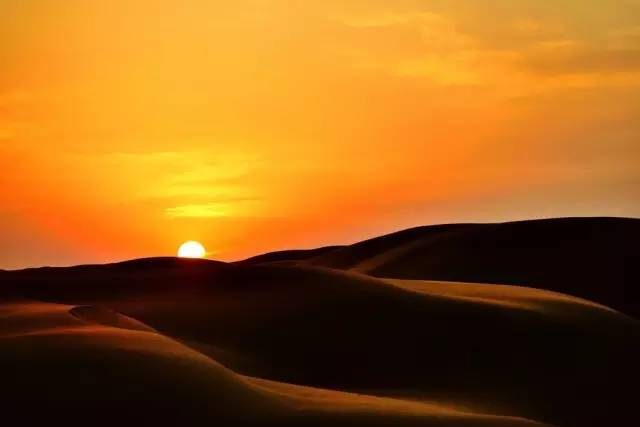 燃情岁月丨穿越库布齐沙漠，大漠孤烟的狂野之旅_搜狐旅游_搜狐网