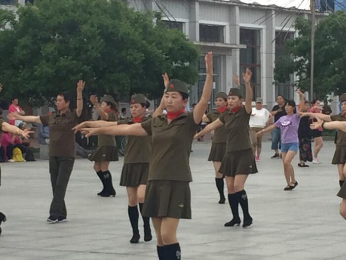 水兵舞混搭怎么做_最漂亮的水兵舞服装(2)