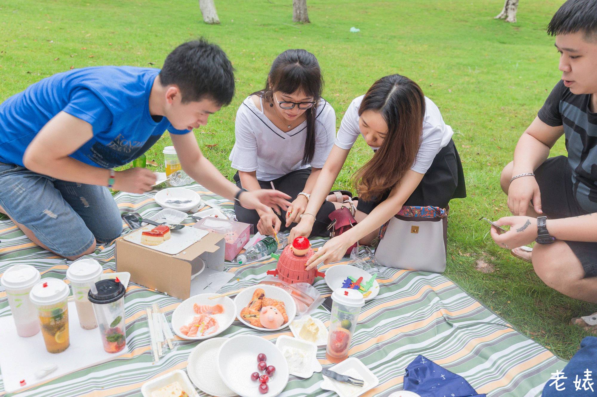 我们举办了一个全广州最好看的野餐,如果你没来,可以看看照片解解馋.
