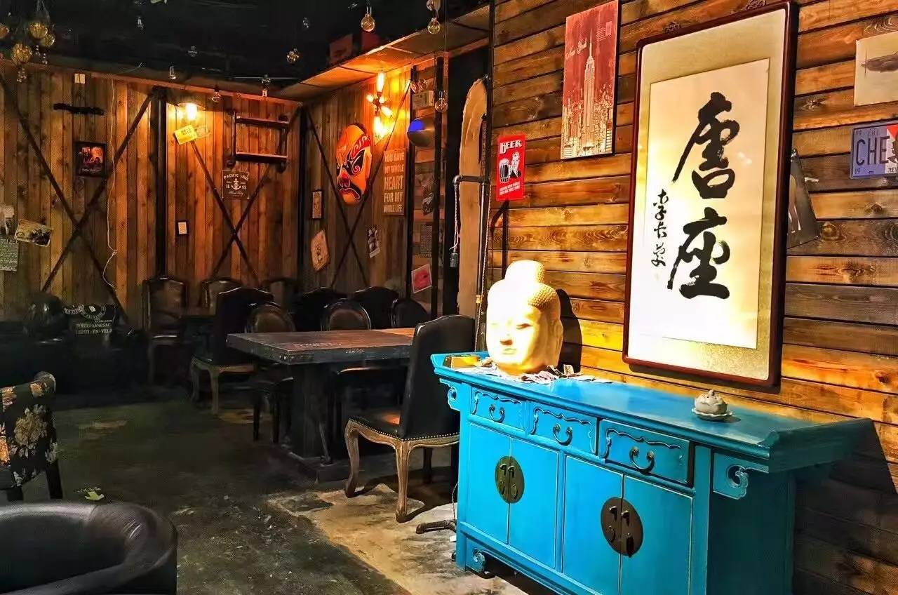 对于我来说,就是天堂 一家集 中餐,西餐,日料,酒吧 于一身的 小酒馆