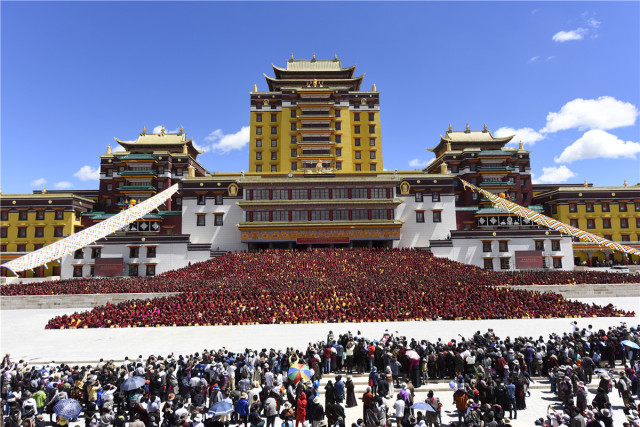 阿坝县各莫寺举行法喜苑竣工落成庆典