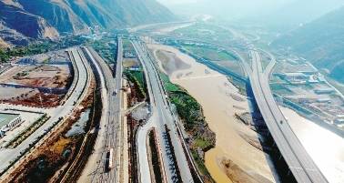兰渝铁路预计10月底具备全线开通运营条件