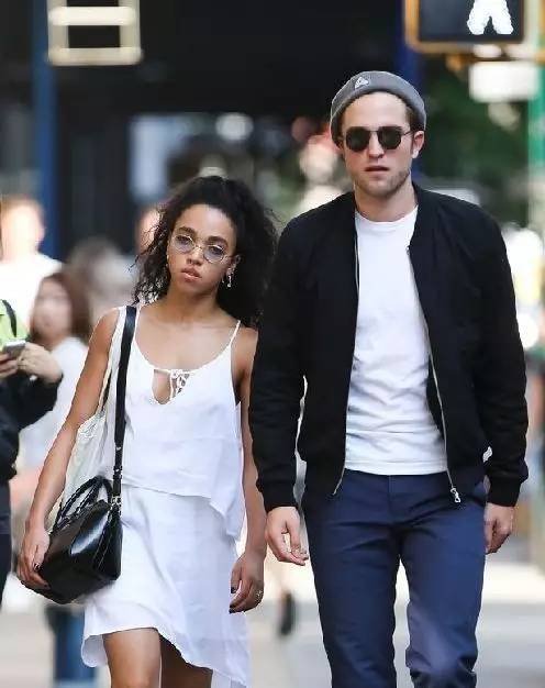 罗伯特·帕丁森承认与歌手fka twigs订婚