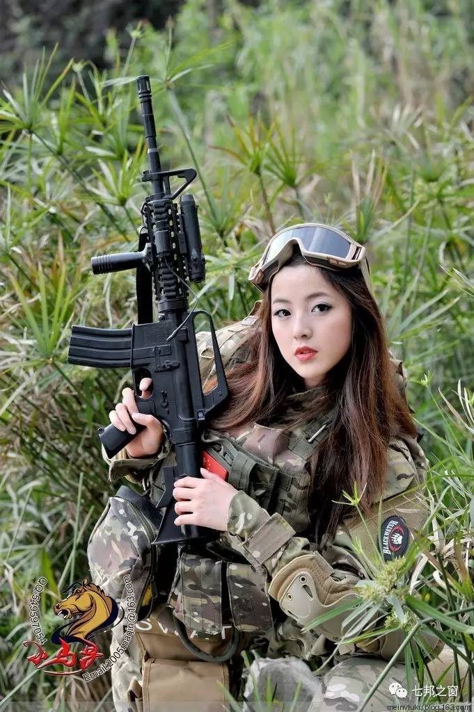 女特种兵穿内衣吗_特种兵火凤凰穿内衣照(3)