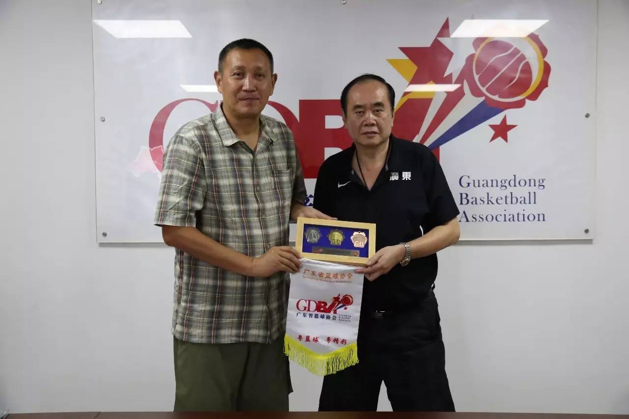 体育 正文  2017年7月28日,上海市篮球协会专职副主席陈德春一行两人