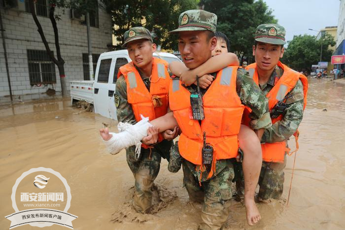 洪水中的一抹"橄榄绿" ——武警榆林支队官兵抢险救援