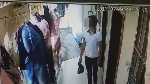 变态男偷内衣_变态男偷穿女士内衣