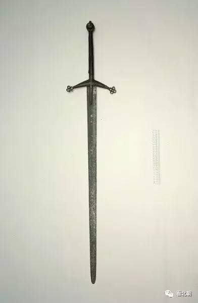 苏格兰阔剑claymore 欧洲的战争绘画中,长剑的劈砍能力也是不差的.