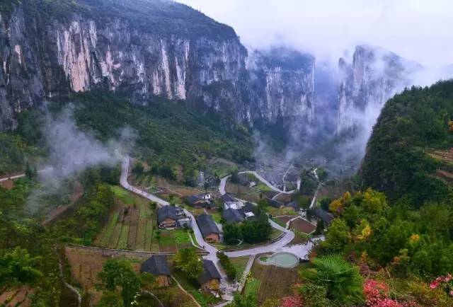 旅游 正文  旱夔门距奉节县城约40千米,位于奉节县兴隆镇回龙村椅子淌