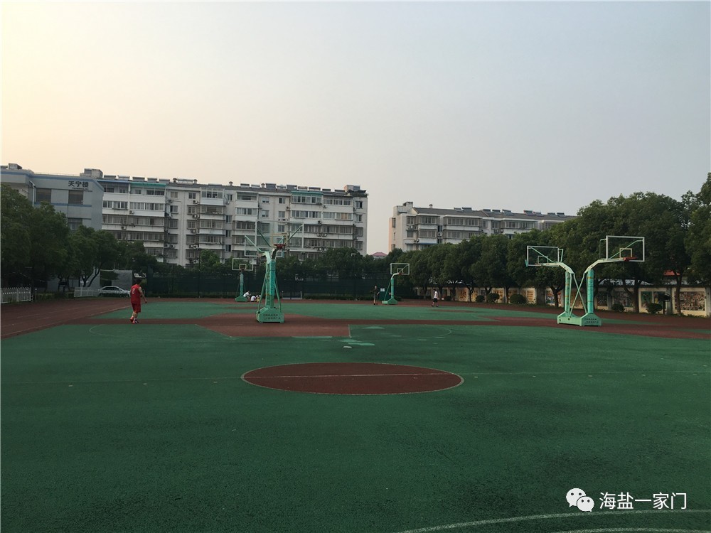 天宁小学(小编打听到,两个校区的篮球场都开放的哦)实验小学(夜黑风