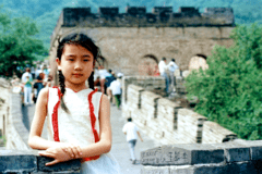 日本人拍摄的1983年中国:长城上的小女孩