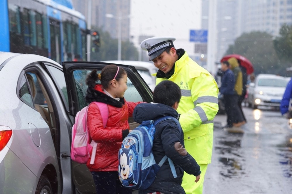 常州"黑皮交警"陆旭东当选7月中国好人