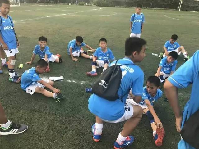 七赛六胜市实验小学足球队勇夺全国少年足球精英赛亚军