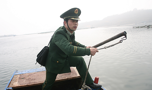 "边防卫士"许显朝:一人一岛,守护最偏远海岛13年