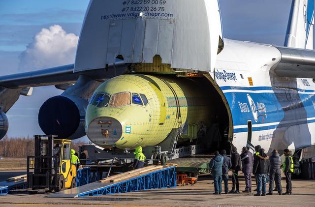 安-124"鲁斯兰"大型运输机,出自乌克兰安东诺夫航空设计局