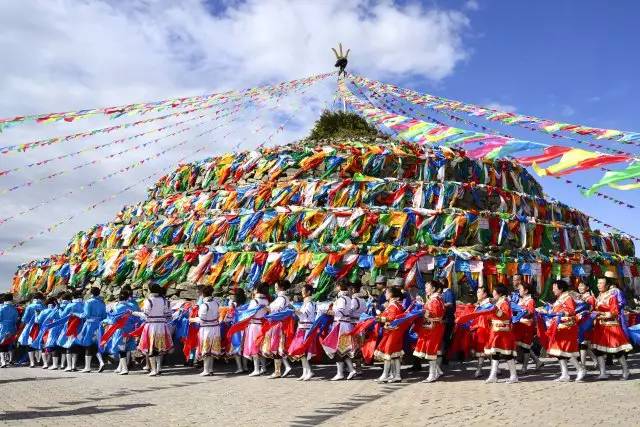 体验3,学习少许民族特有的祭祀文化【祭敖包】