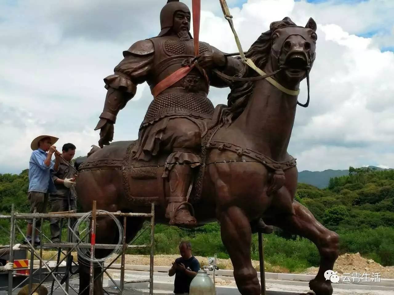 云霄现新地标—开漳大道的"开漳圣王"雕像