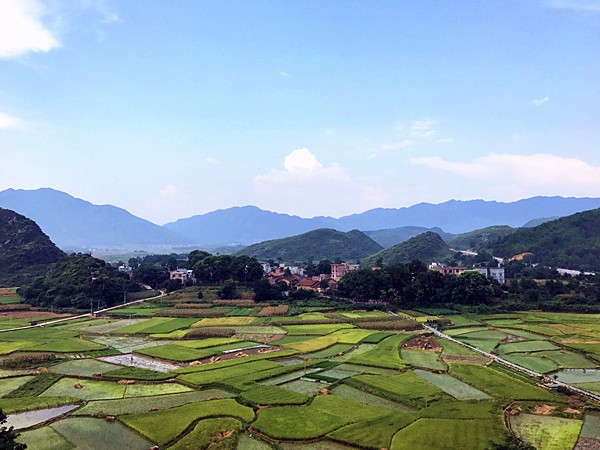 湖南江华县:"神州瑶都"旅游扶贫